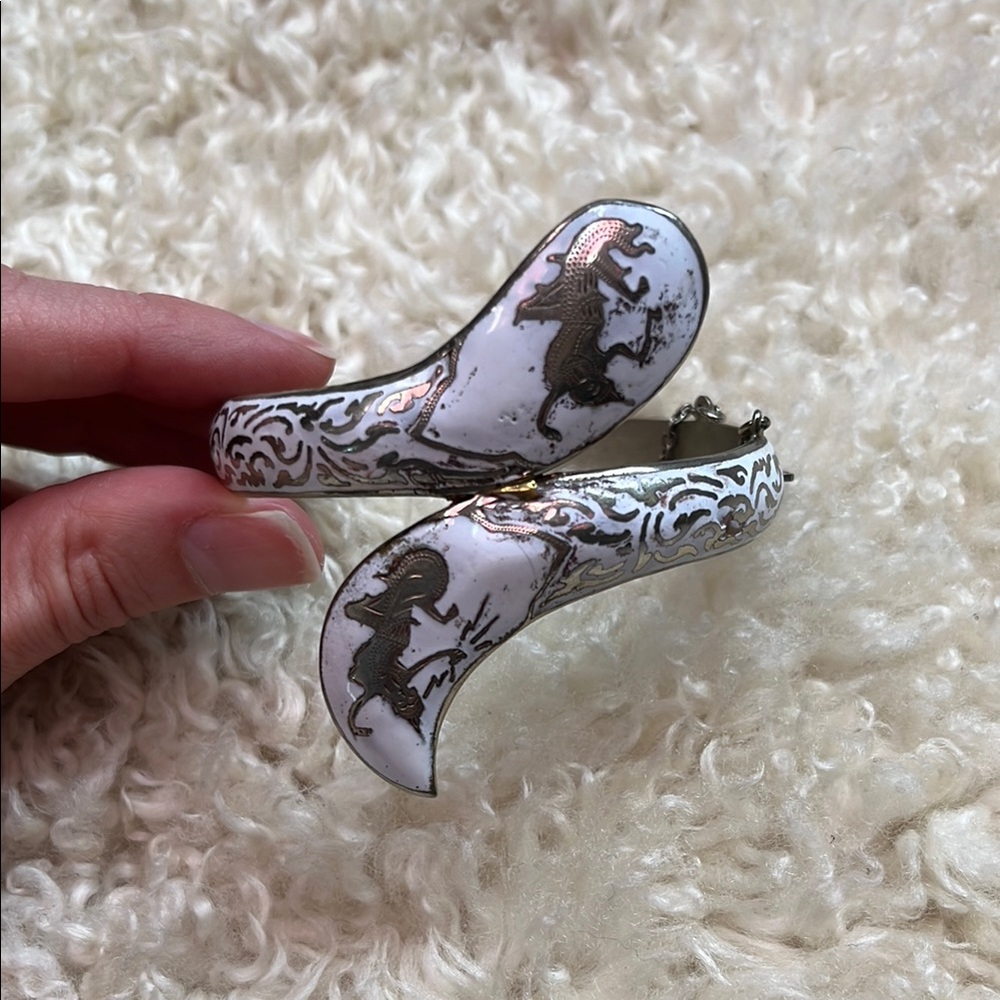 Vintage Siam Sterling Silver White Enamel Hinged Bangle